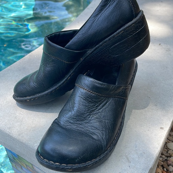 Born Clogs - Picture 2 of 8